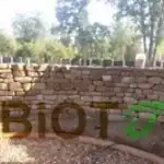 Устройство забора из камня