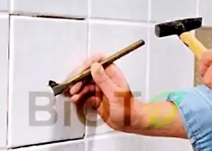 Демонтаж настенной плитки